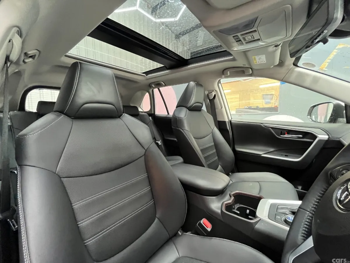 Toyota RAV4 SUV, Petrol Hybrid, 2023, White