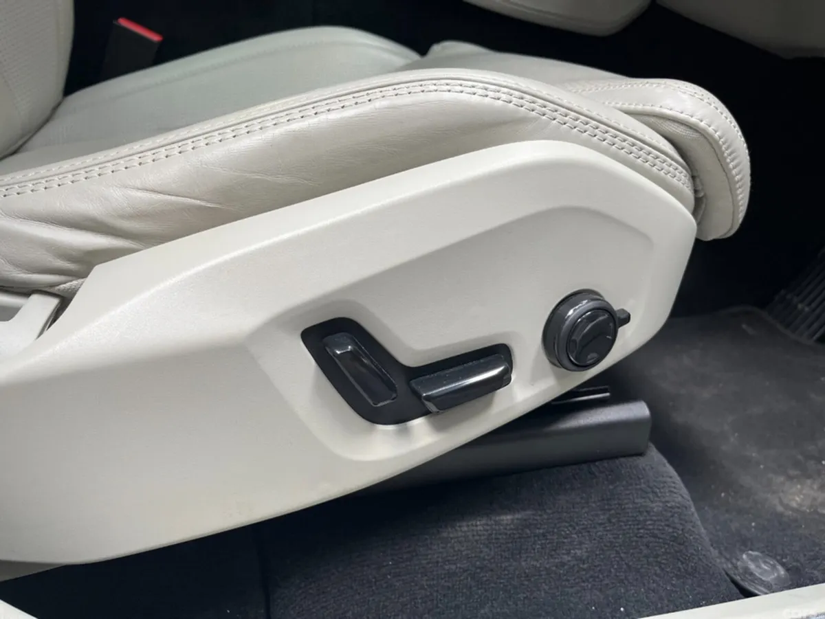 Volvo XC90 SUV, Petrol Plug-in Hybrid, 2023, White