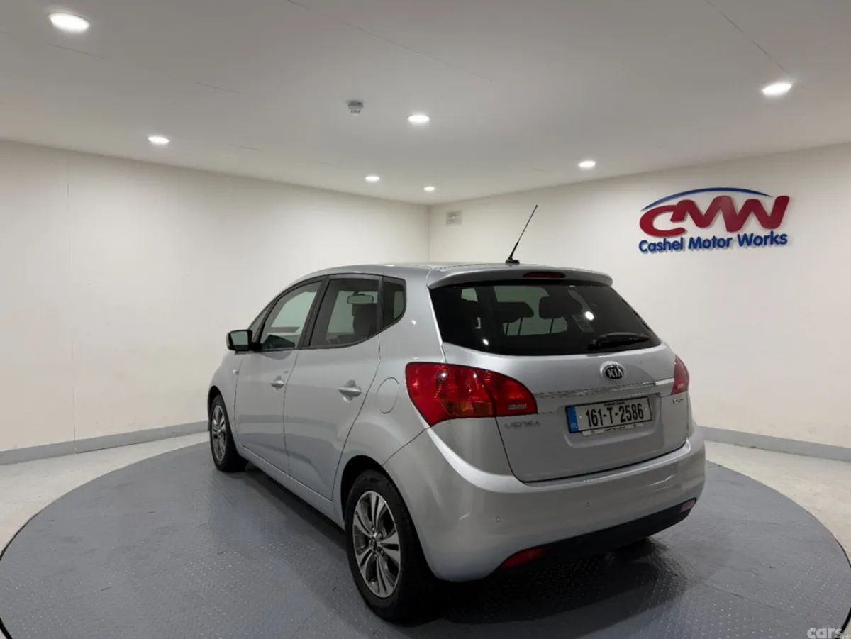 Kia Venga MPV, Diesel, 2016, Silver