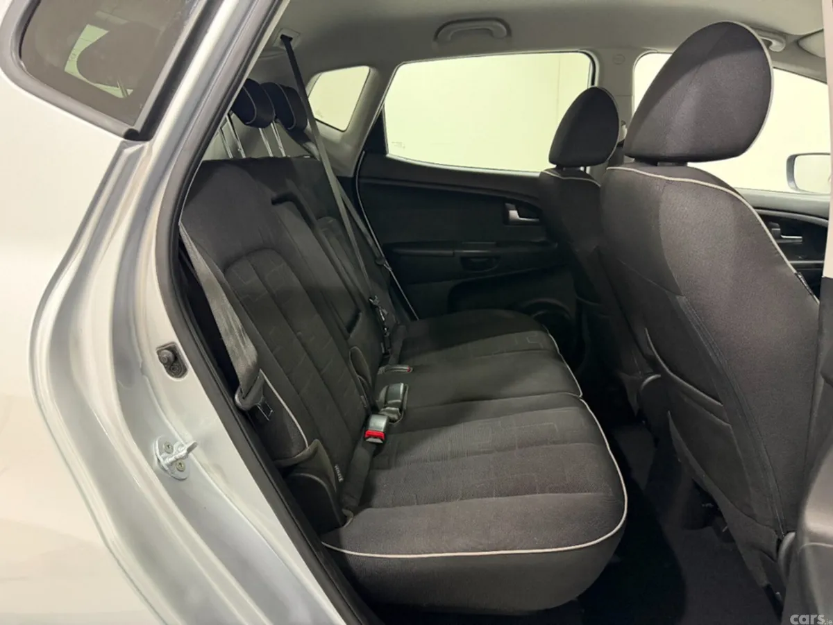 Kia Venga MPV, Diesel, 2016, Silver