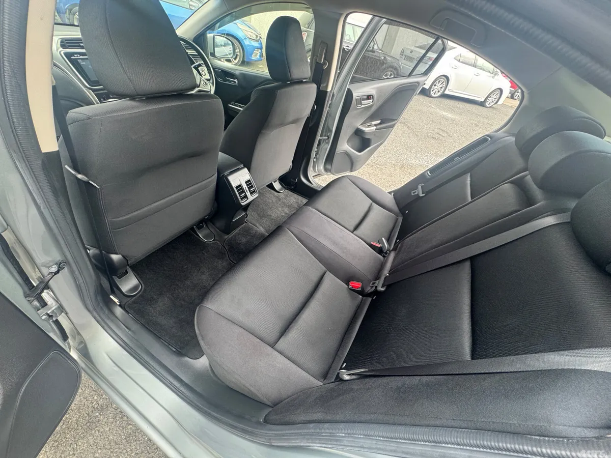 Honda Grace Saloon, Petrol Hybrid, 2014, Silver
