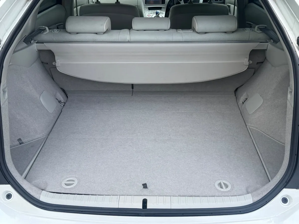 Toyota Prius Hatchback, Petrol Hybrid, 2013, White