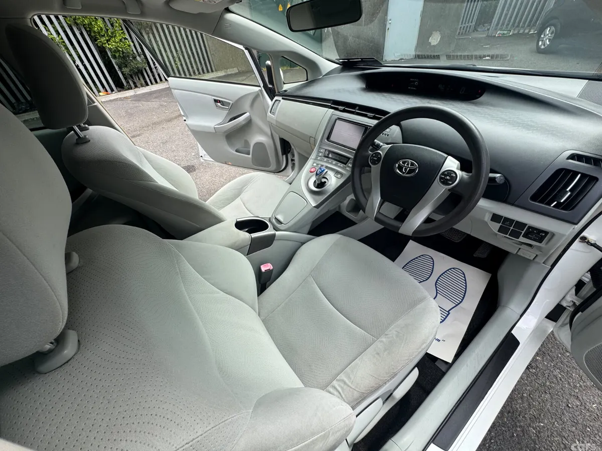 Toyota Prius Hatchback, Petrol Hybrid, 2013, White