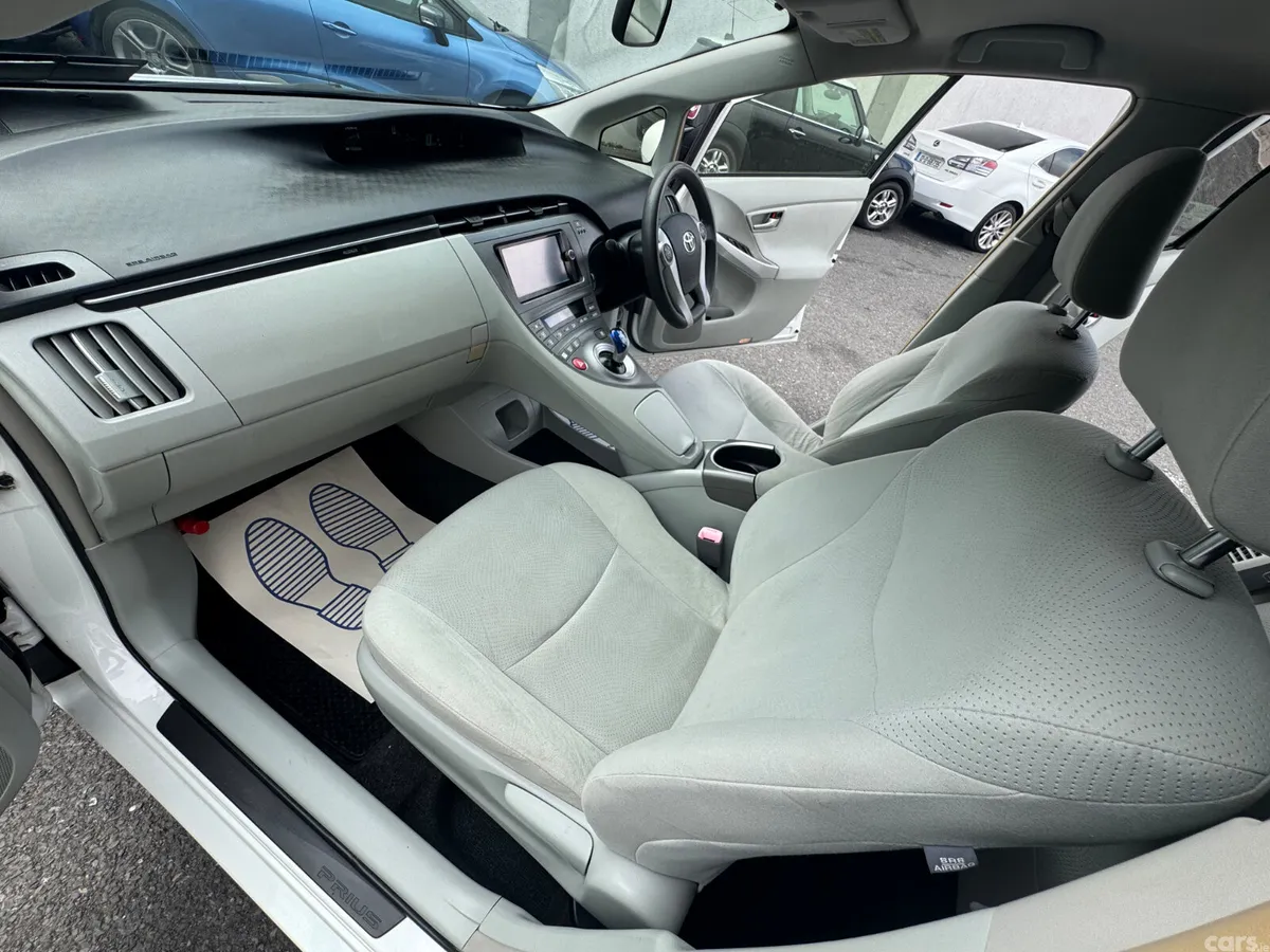 Toyota Prius Hatchback, Petrol Hybrid, 2013, White