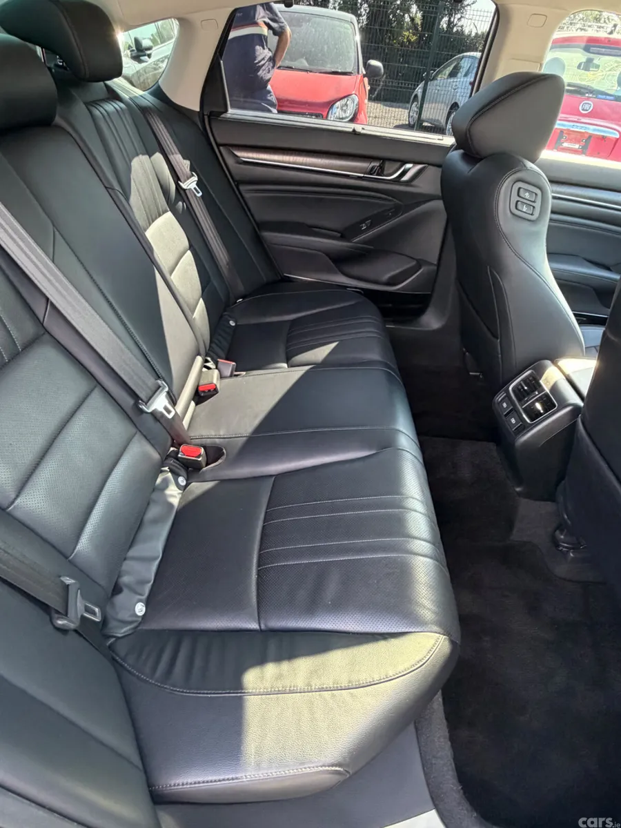 Honda Accord Saloon, Petrol Hybrid, 2021, White