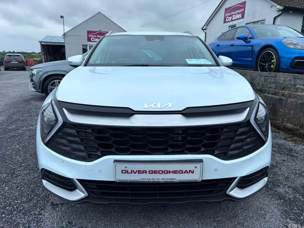 Kia Sportage MPV, Diesel Hybrid, 2023, White