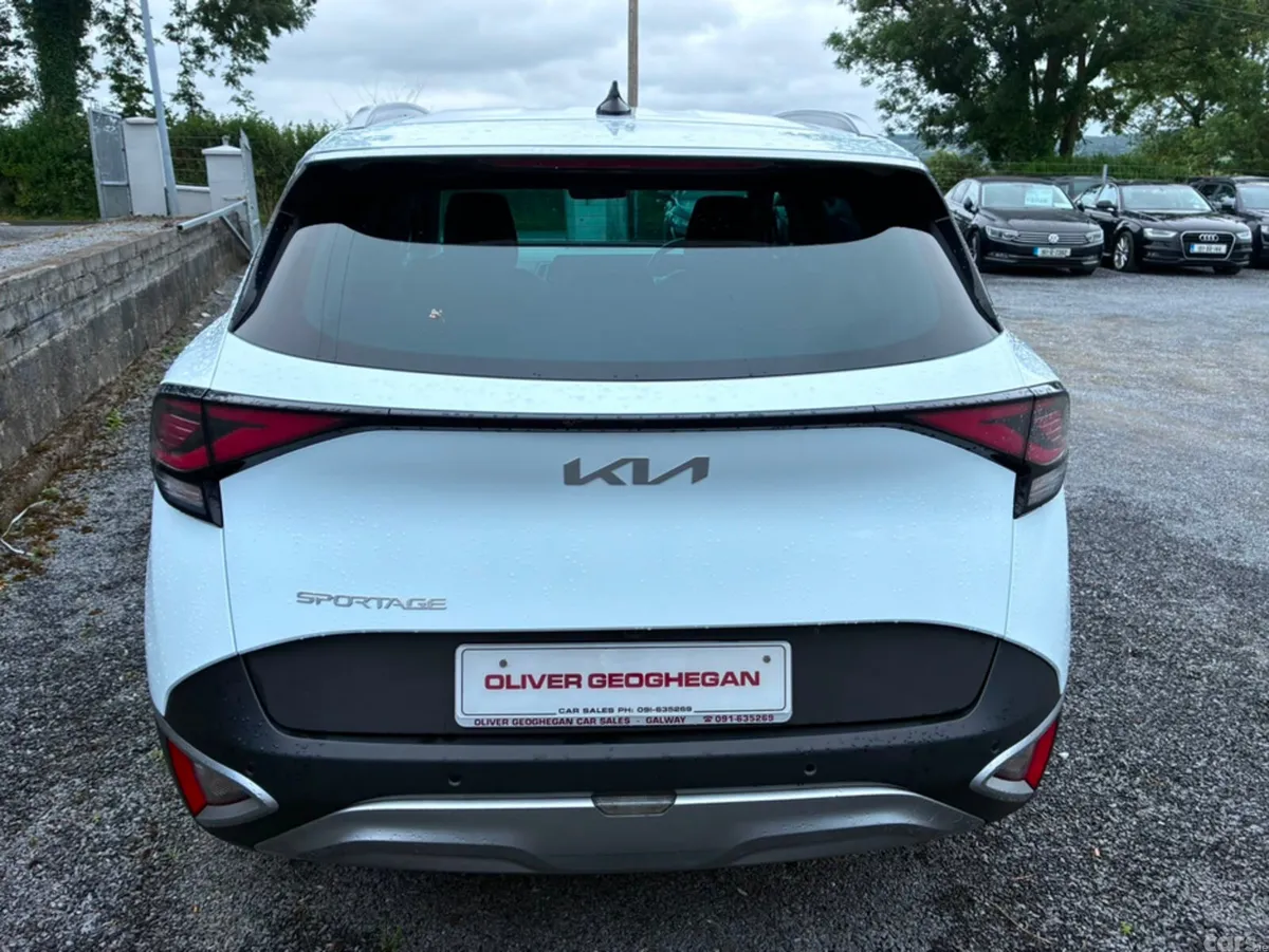 Kia Sportage MPV, Diesel Hybrid, 2023, White