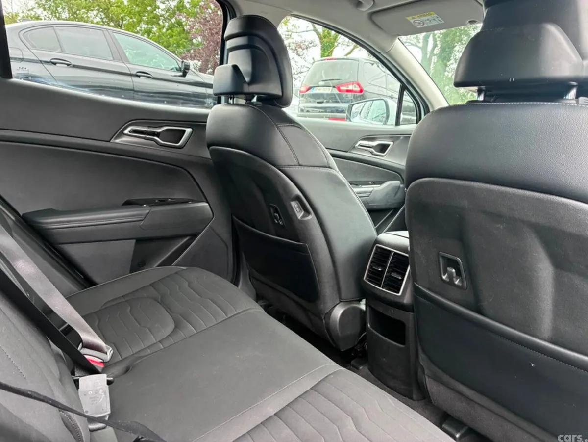 Kia Sportage MPV, Diesel Hybrid, 2023, White