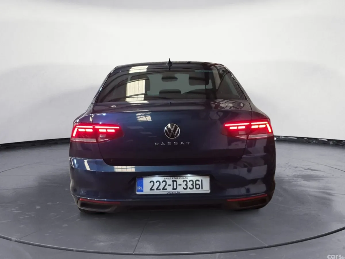 Volkswagen Passat Saloon, Diesel, 2022, Blue