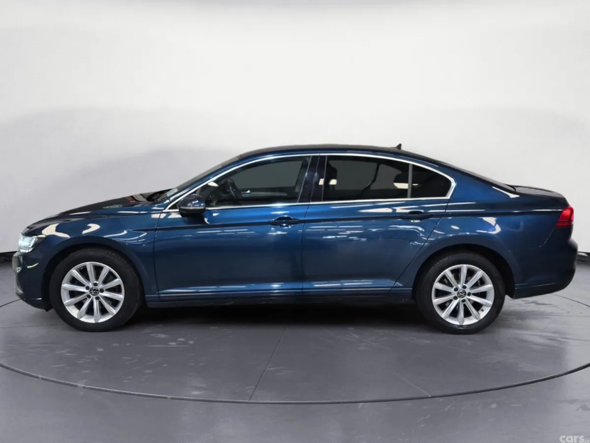 Volkswagen Passat Saloon, Diesel, 2022, Blue