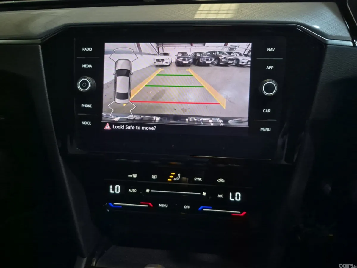 Volkswagen Passat Saloon, Diesel, 2022, Blue