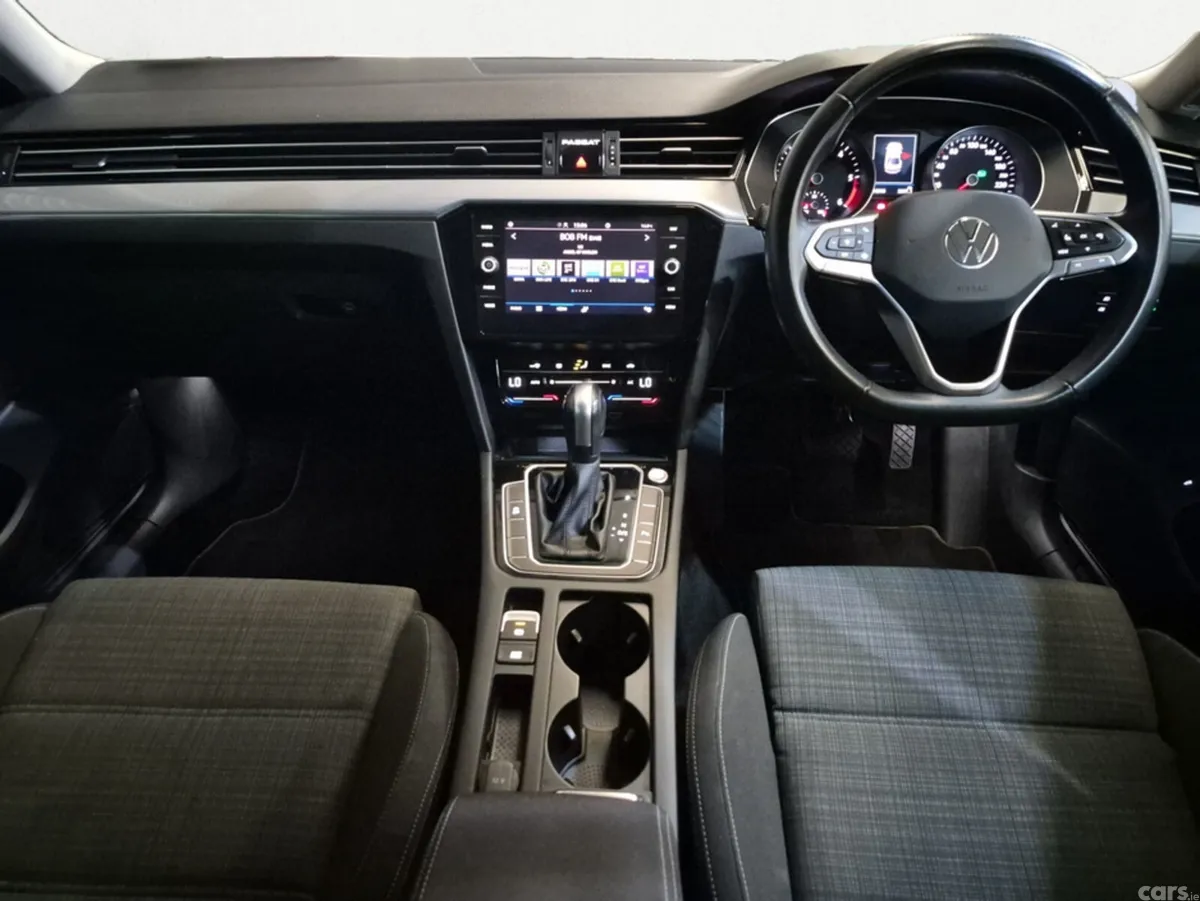 Volkswagen Passat Saloon, Diesel, 2022, Blue