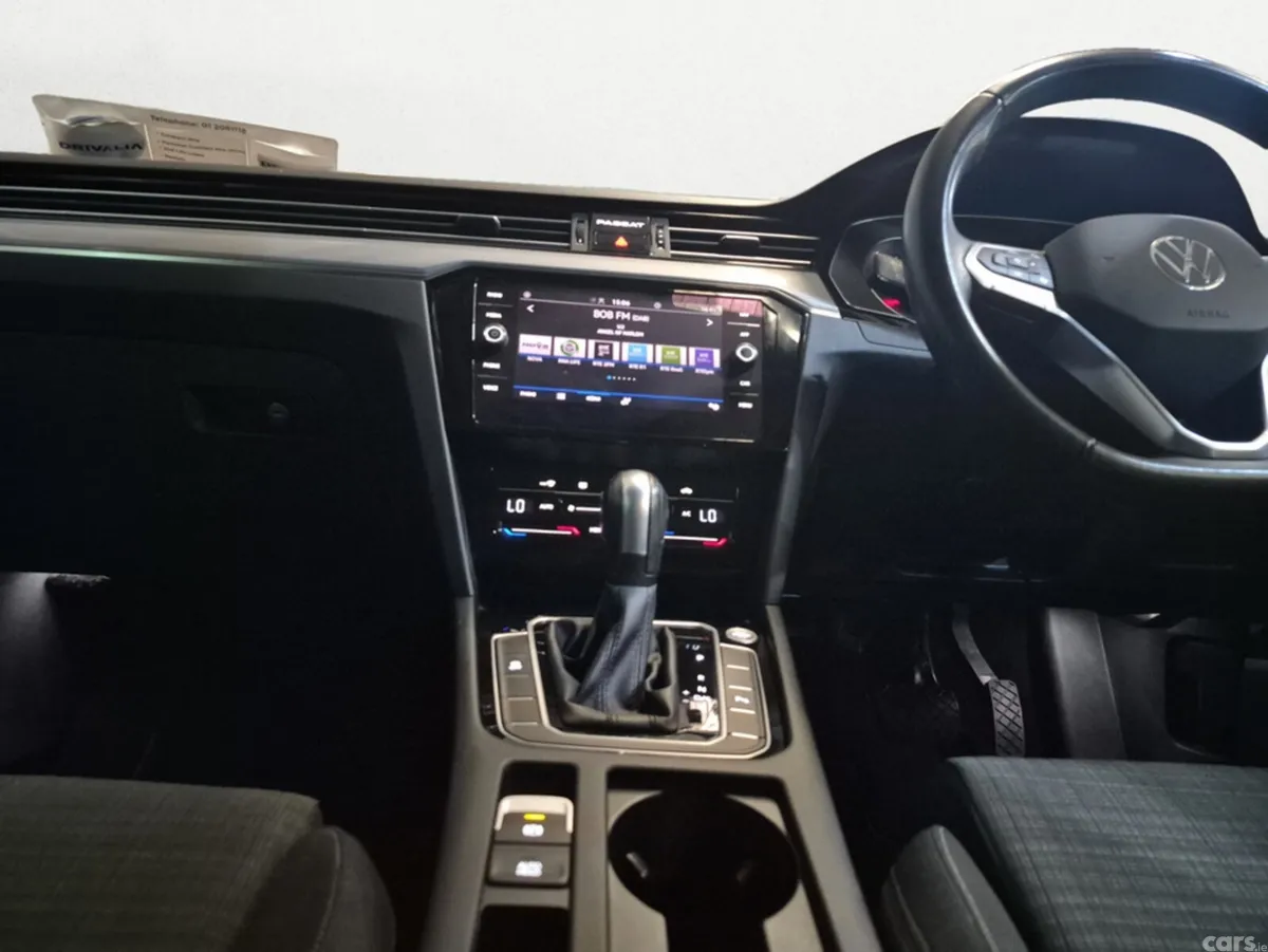 Volkswagen Passat Saloon, Diesel, 2022, Blue