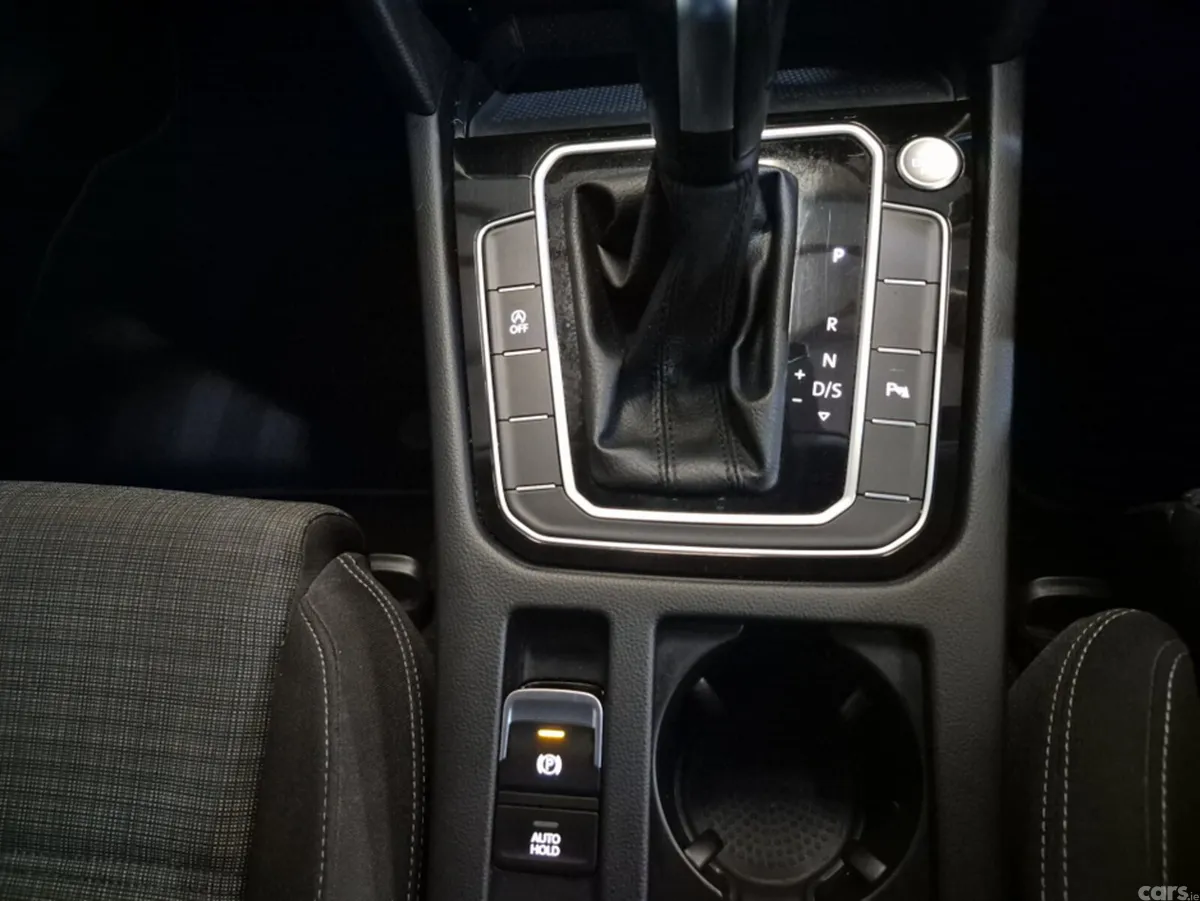 Volkswagen Passat Saloon, Diesel, 2022, Blue