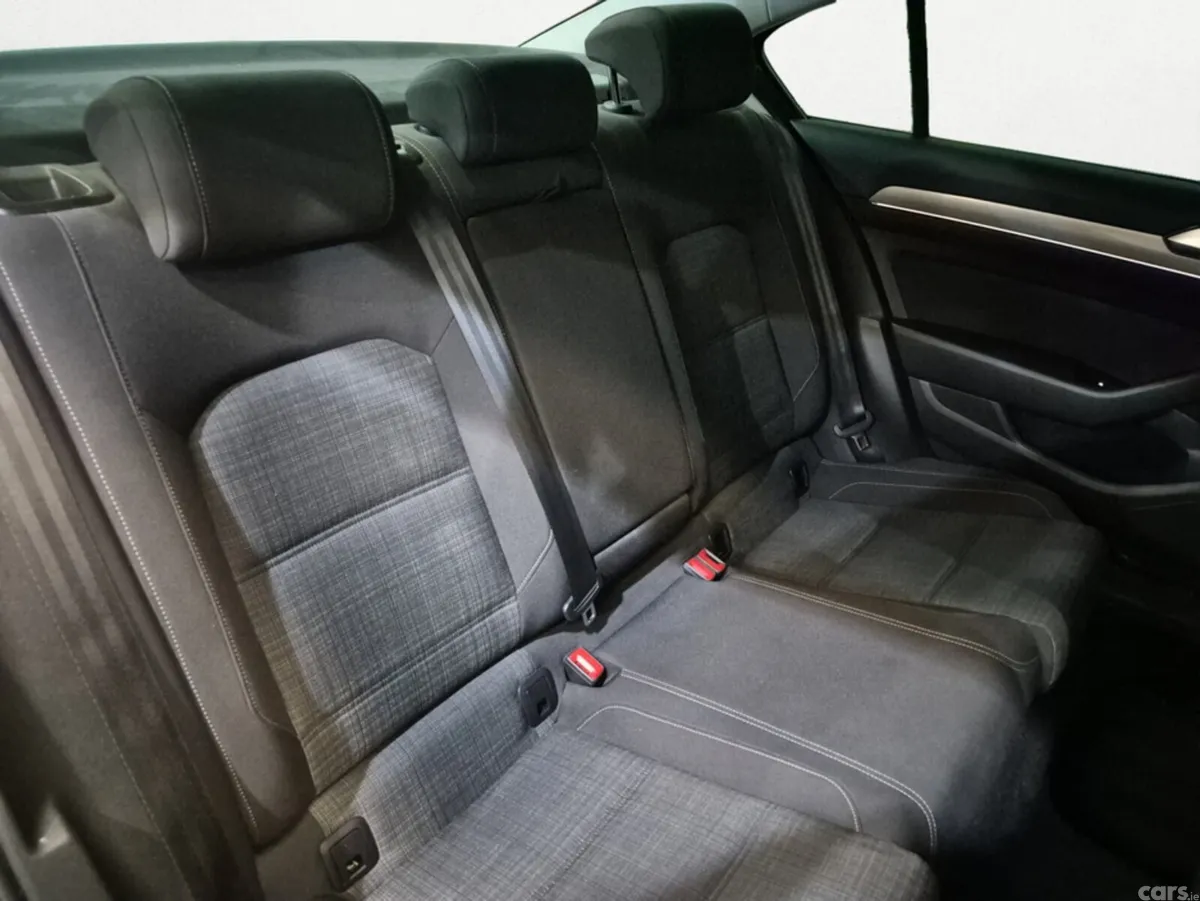 Volkswagen Passat Saloon, Diesel, 2022, Blue