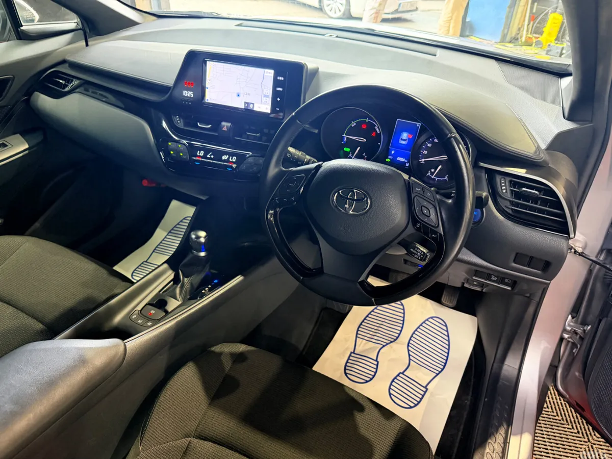 Toyota C-HR SUV, Petrol Hybrid, 2018, Silver