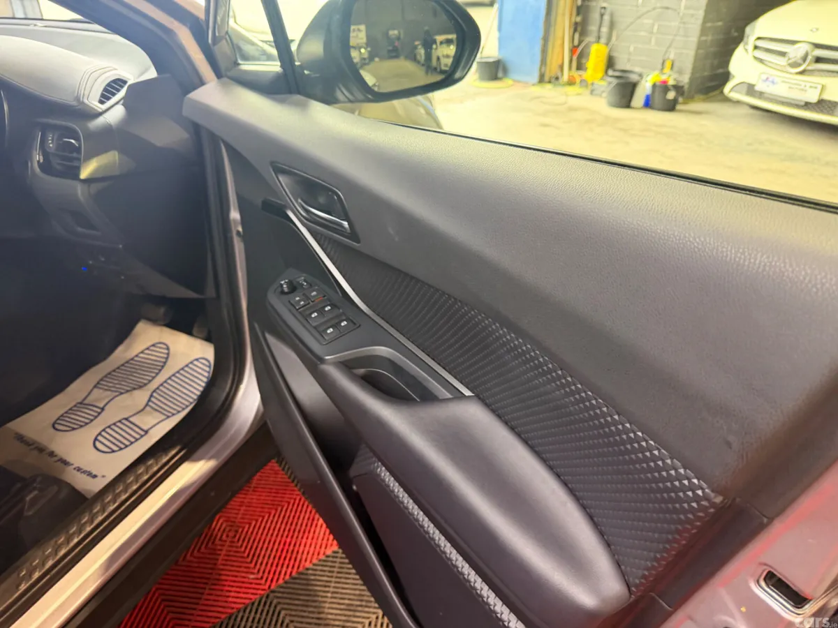 Toyota C-HR SUV, Petrol Hybrid, 2018, Silver