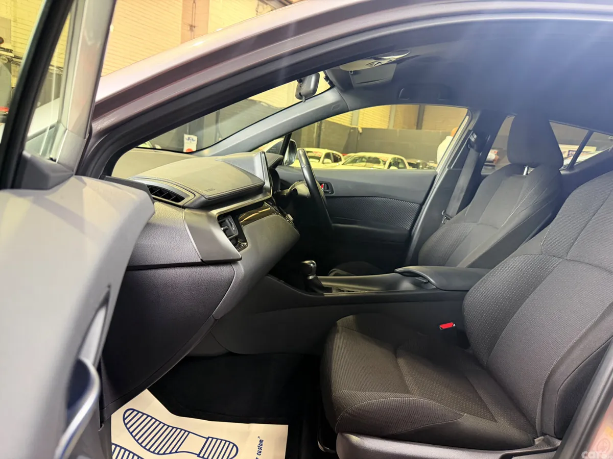 Toyota C-HR SUV, Petrol Hybrid, 2018, Silver