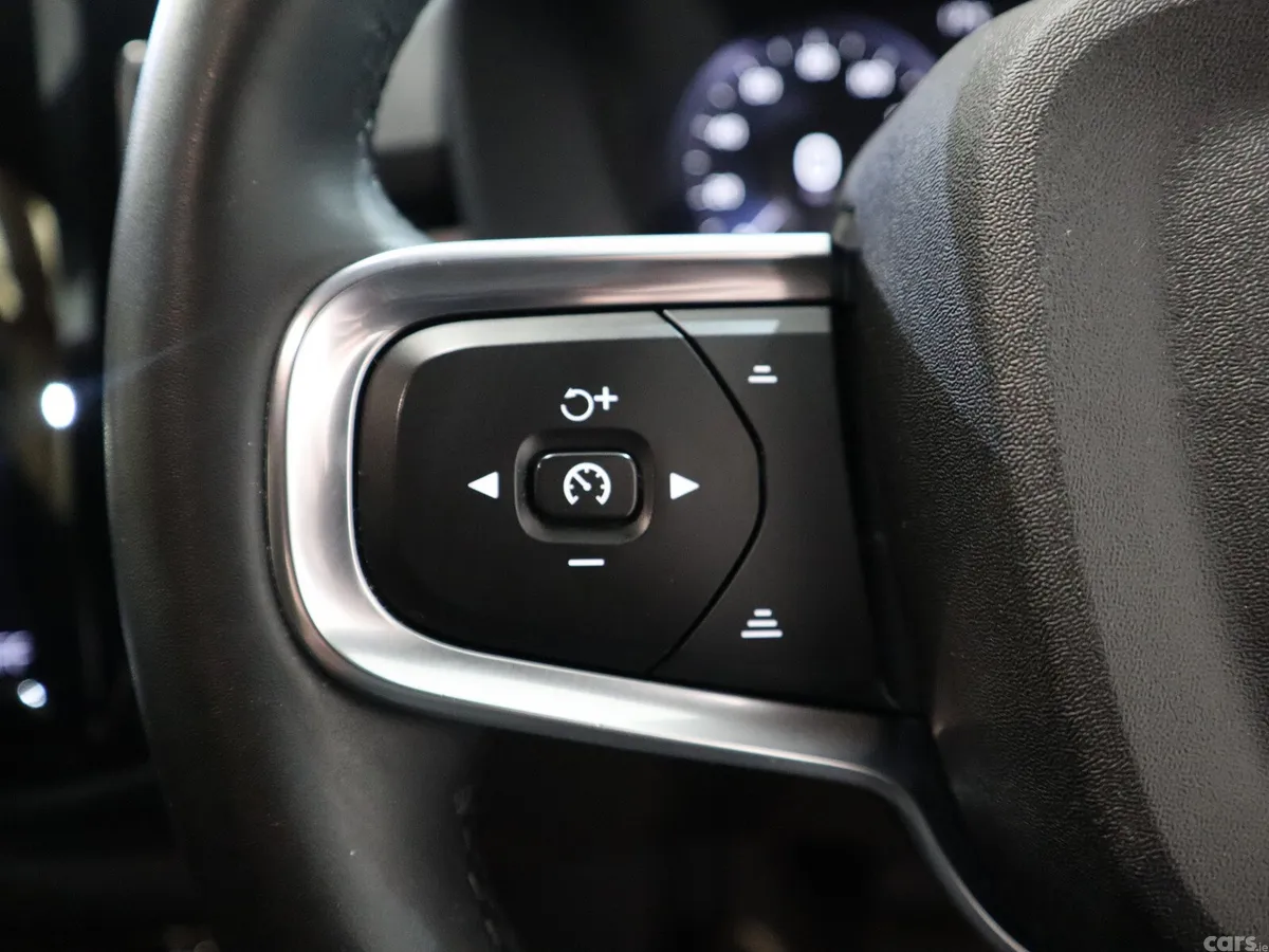 Volvo XC40 SUV, Petrol Hybrid, 2023, Grey