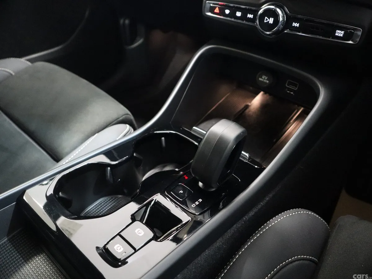 Volvo XC40 SUV, Petrol Hybrid, 2023, Grey