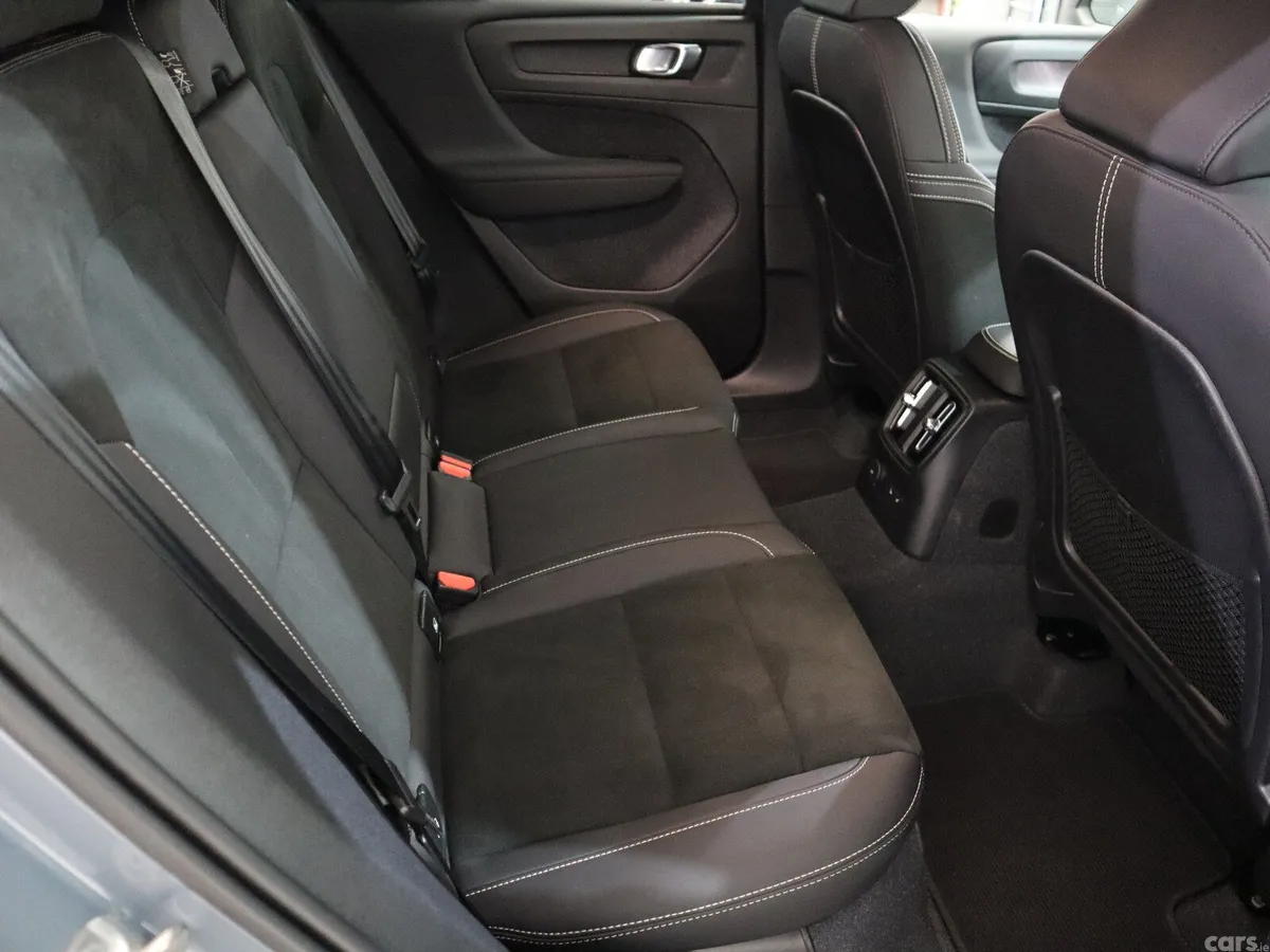Volvo XC40 SUV, Petrol Hybrid, 2023, Grey