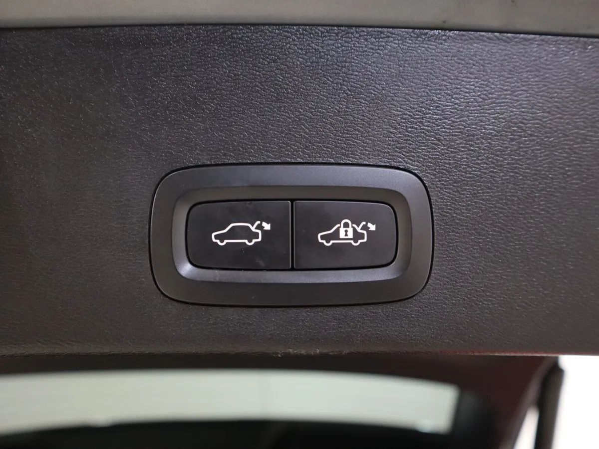 Volvo XC40 SUV, Petrol Hybrid, 2023, Grey