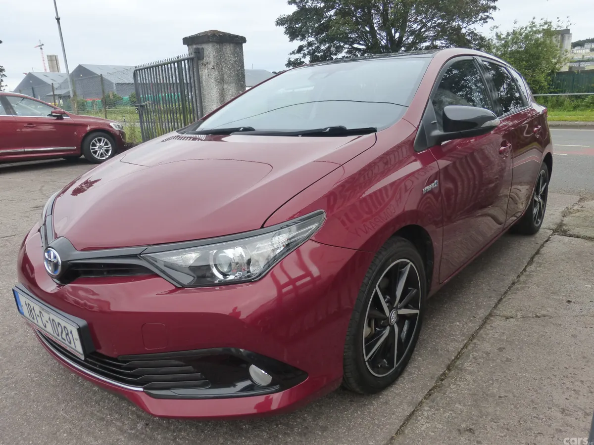 Toyota Auris MPV, Petrol Hybrid, 2018, Red