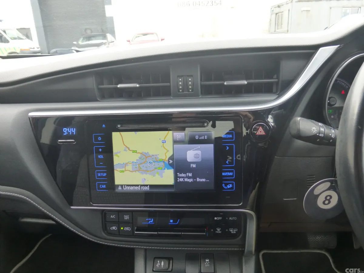 Toyota Auris MPV, Petrol Hybrid, 2018, Red
