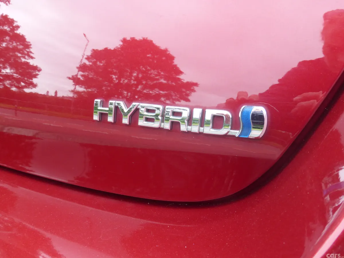 Toyota Auris MPV, Petrol Hybrid, 2018, Red