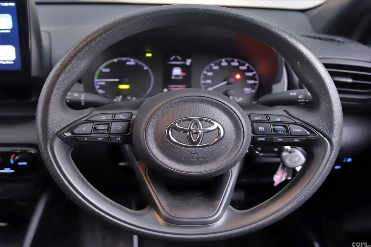 Toyota Yaris Hatchback, Petrol Hybrid, 2023, White