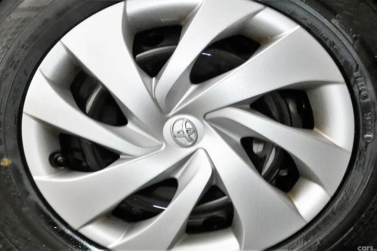 Toyota Yaris Hatchback, Petrol Hybrid, 2023, White