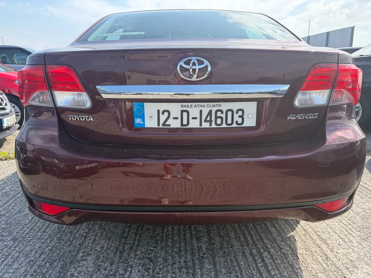 Toyota Avensis Saloon, Diesel, 2012, Red