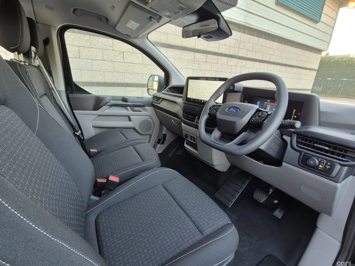 Ford Transit Custom Van, Petrol Plug-in Hybrid, 2026, Black