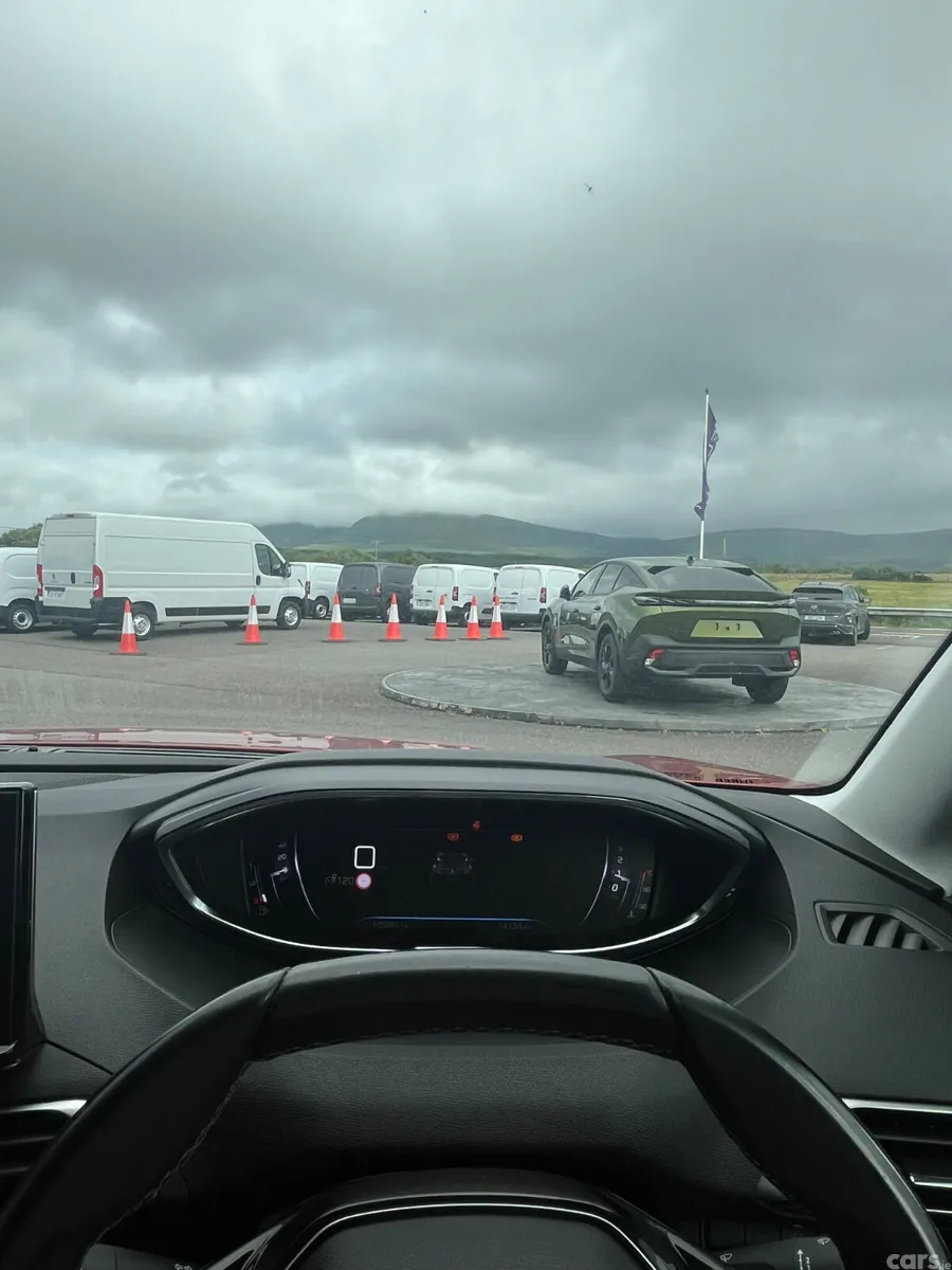 Peugeot 3008 MPV, Diesel, 2021, Red