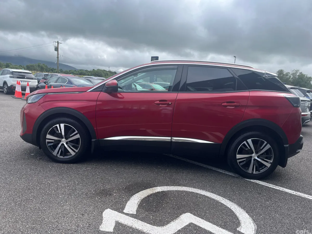 Peugeot 3008 MPV, Diesel, 2021, Red