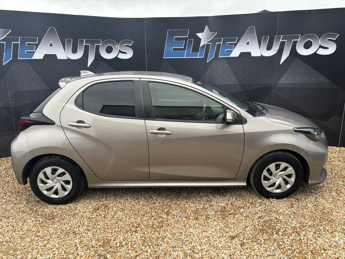 Toyota Yaris Hatchback, Petrol Hybrid, 2021, Grey