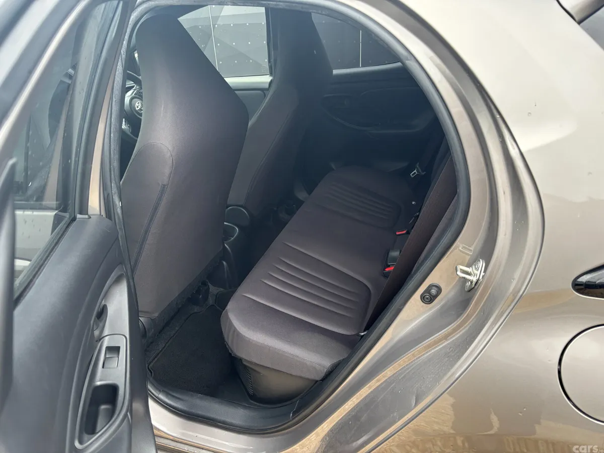 Toyota Yaris Hatchback, Petrol Hybrid, 2021, Grey