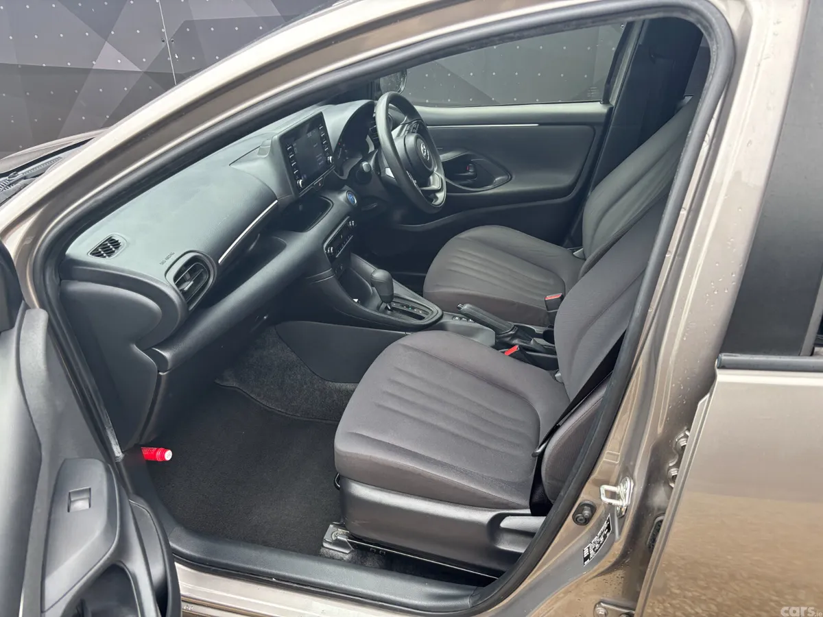 Toyota Yaris Hatchback, Petrol Hybrid, 2021, Grey