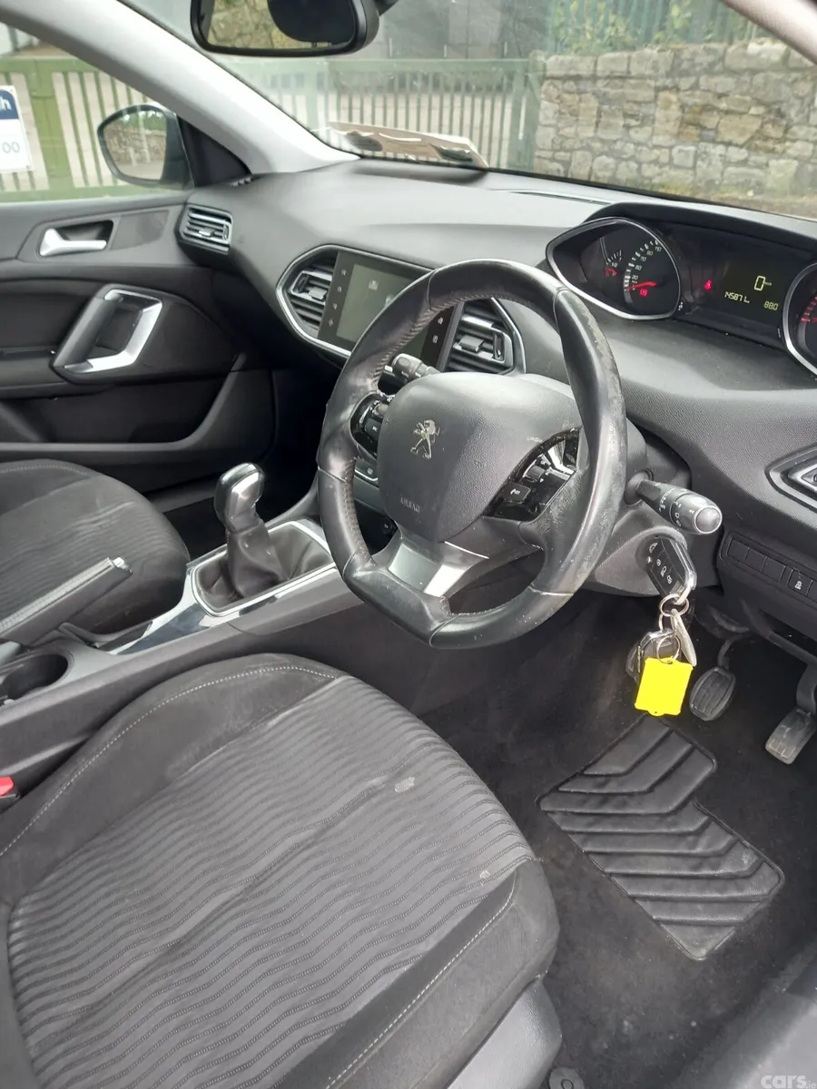 Peugeot 308 Hatchback, Petrol, 2015, Grey