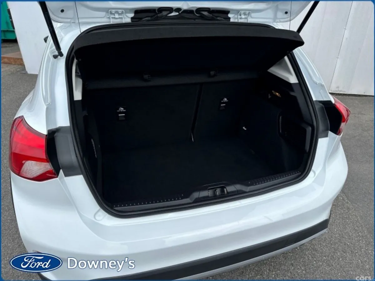 Ford Focus Hatchback, Petrol, 2020, White