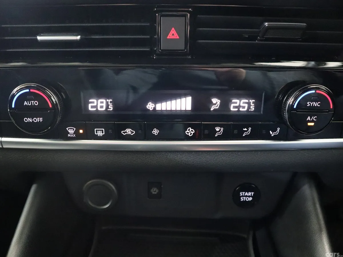 Nissan Qashqai MPV, Petrol, 2024, Black