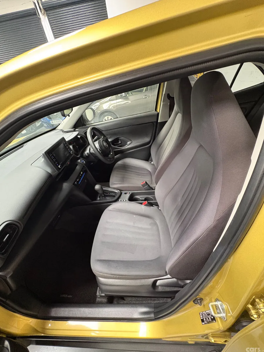 Toyota Yaris Cross Estate, Petrol Hybrid, 2022, Gold