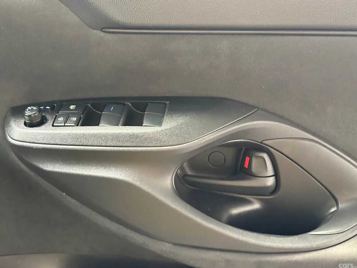 Toyota Yaris Cross Estate, Petrol Hybrid, 2022, Gold