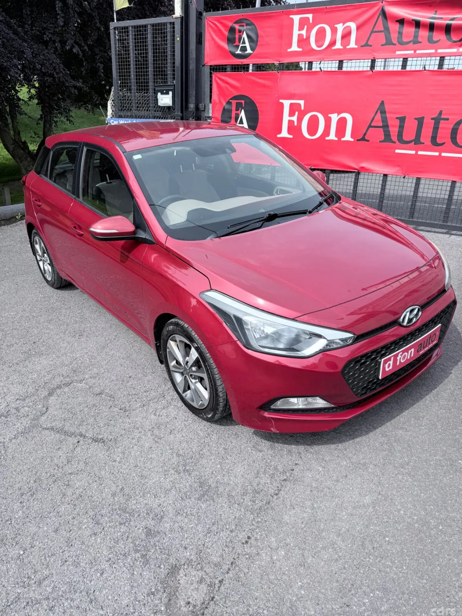 Hyundai i20 Hatchback, Petrol, 2015, Red