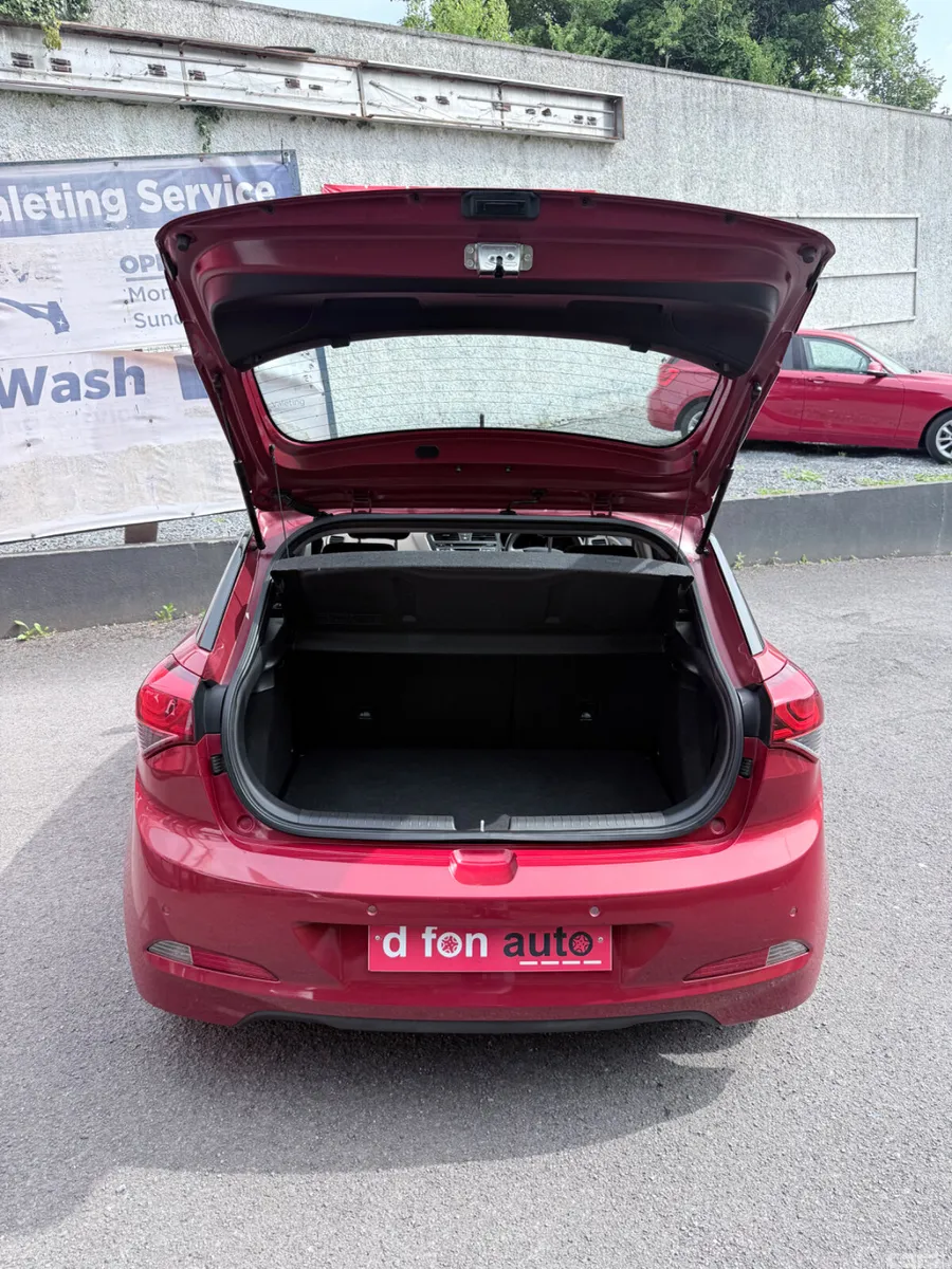Hyundai i20 Hatchback, Petrol, 2015, Red