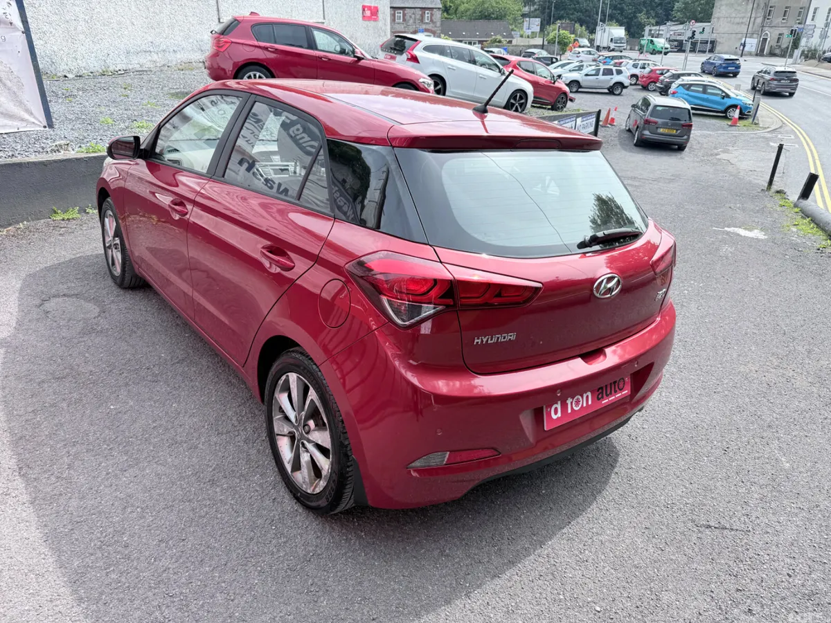 Hyundai i20 Hatchback, Petrol, 2015, Red