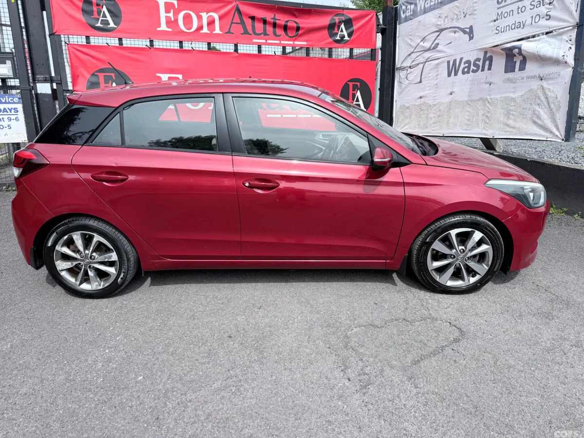Hyundai i20 Hatchback, Petrol, 2015, Red