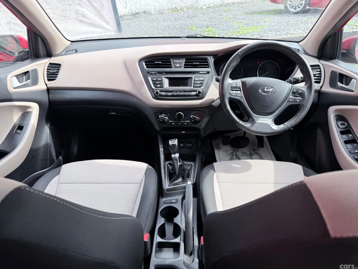 Hyundai i20 Hatchback, Petrol, 2015, Red