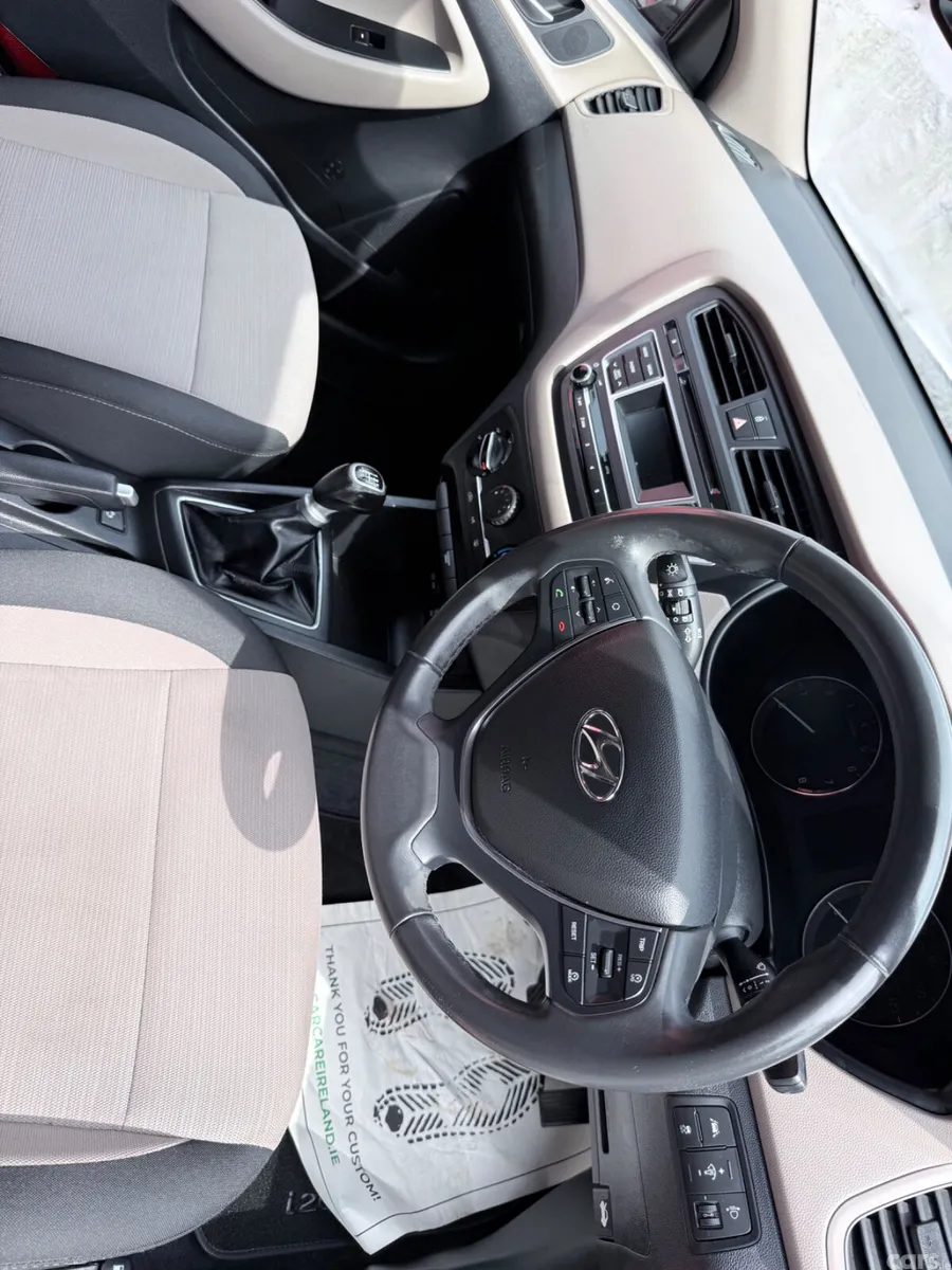 Hyundai i20 Hatchback, Petrol, 2015, Red