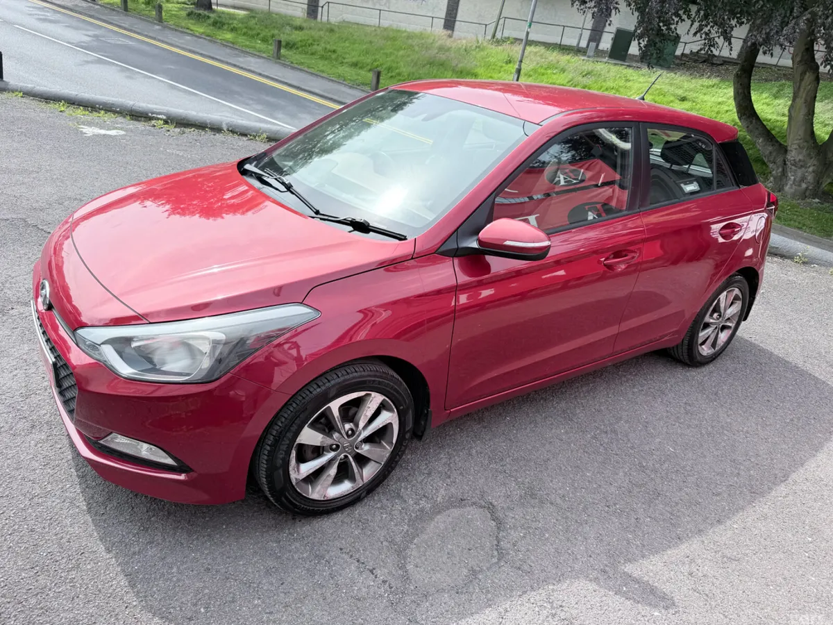 Hyundai i20 Hatchback, Petrol, 2015, Red